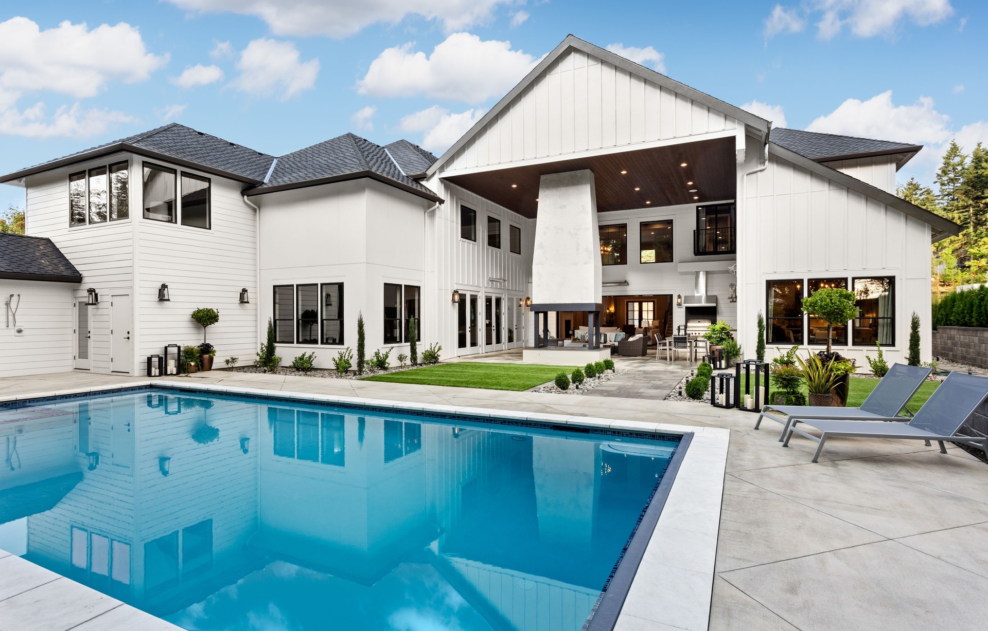 Swimming Pool in Backyard Exterior of Extraordinary Luxury Home